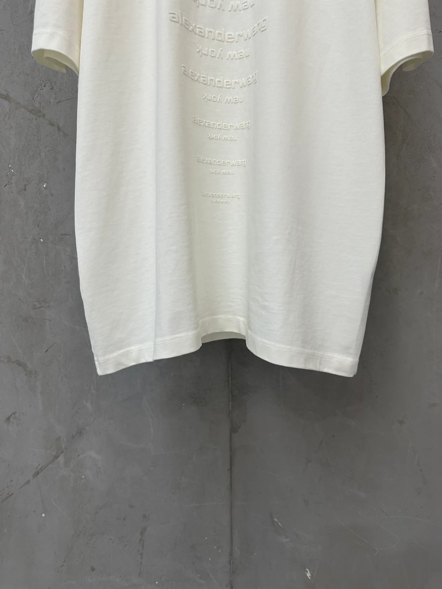￼ 145- New Arrival g Alexander wang 2026fw New Arrival T : 2*2 g Color Change Same Style Color: Black White Size: XS S M L XL